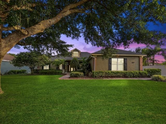 Twilight exterior photograph of Orlando real estate listing